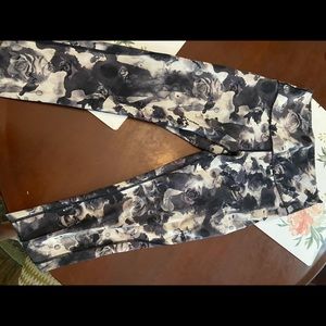 Lululemon limited edition rose black and white